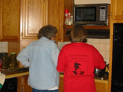 cooking1.jpg (40430 bytes)