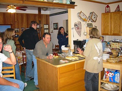 gathering1.jpg (53622 bytes)
