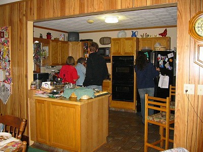 gathering3.jpg (50668 bytes)